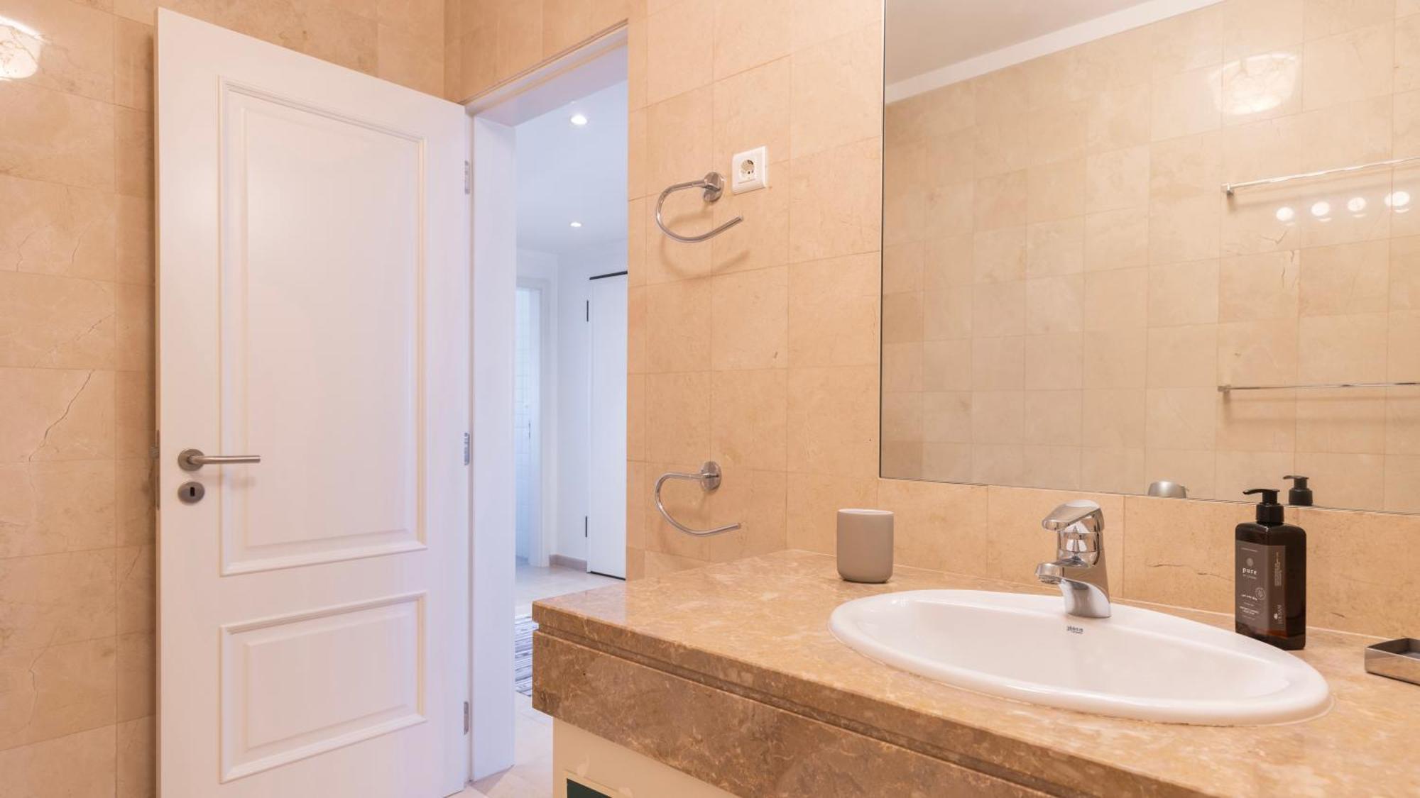 Stylish Apartment With Parking By Lovelystay Lizbona Zewnętrze zdjęcie