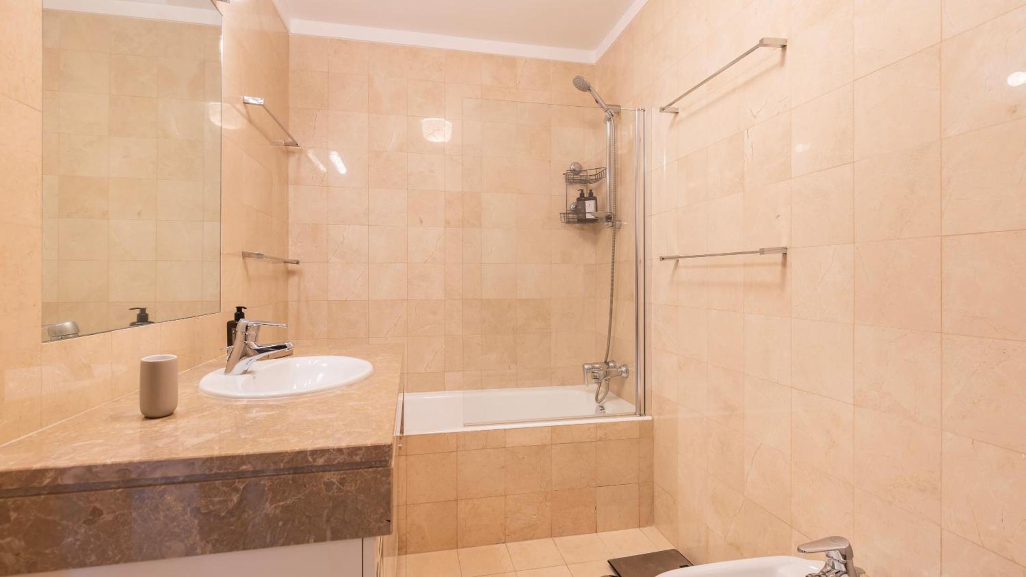 Stylish Apartment With Parking By Lovelystay Lizbona Zewnętrze zdjęcie