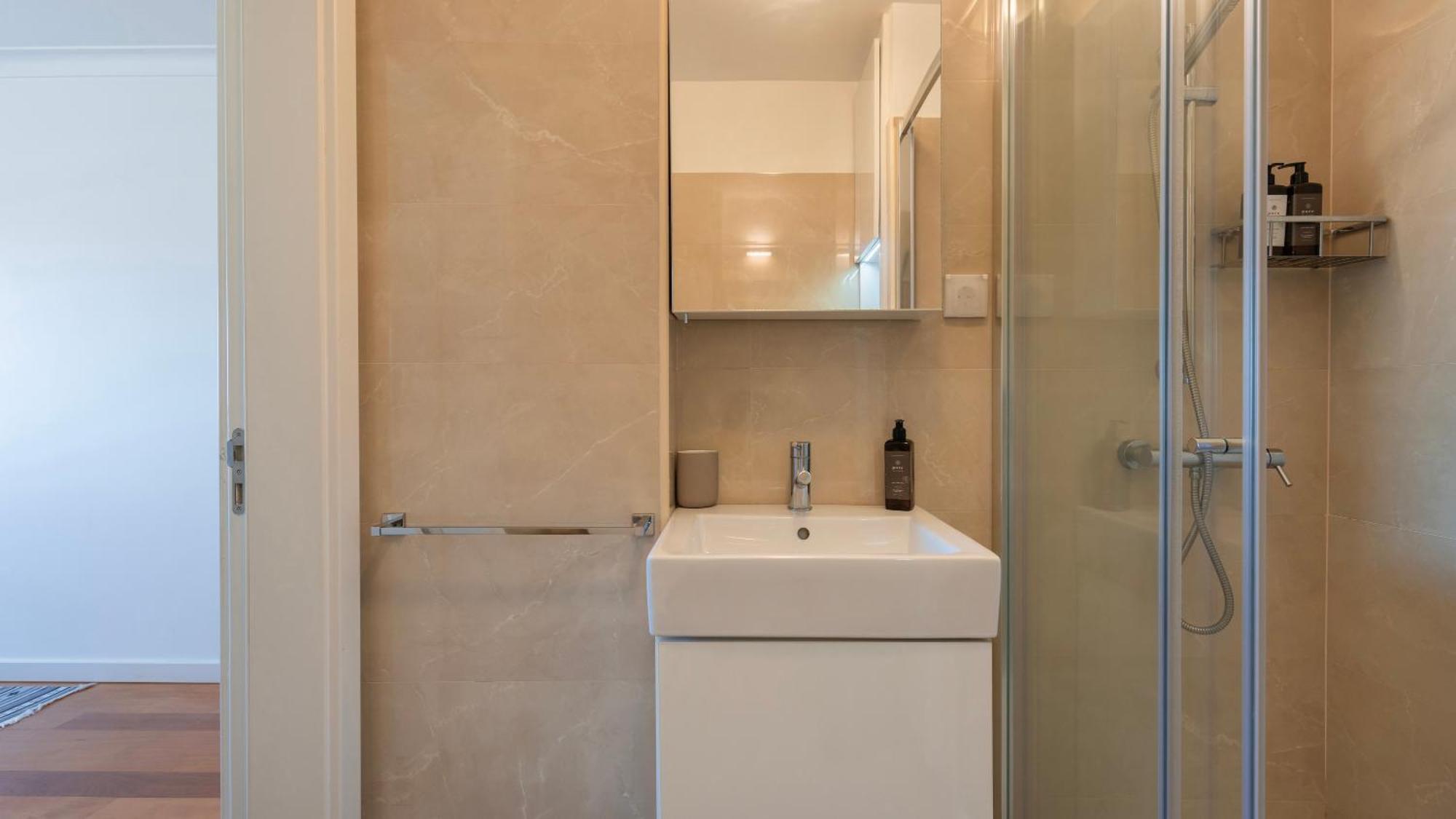 Stylish Apartment With Parking By Lovelystay Lizbona Zewnętrze zdjęcie